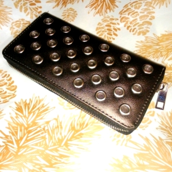 NWOT Wallet - Picture 1 of 3